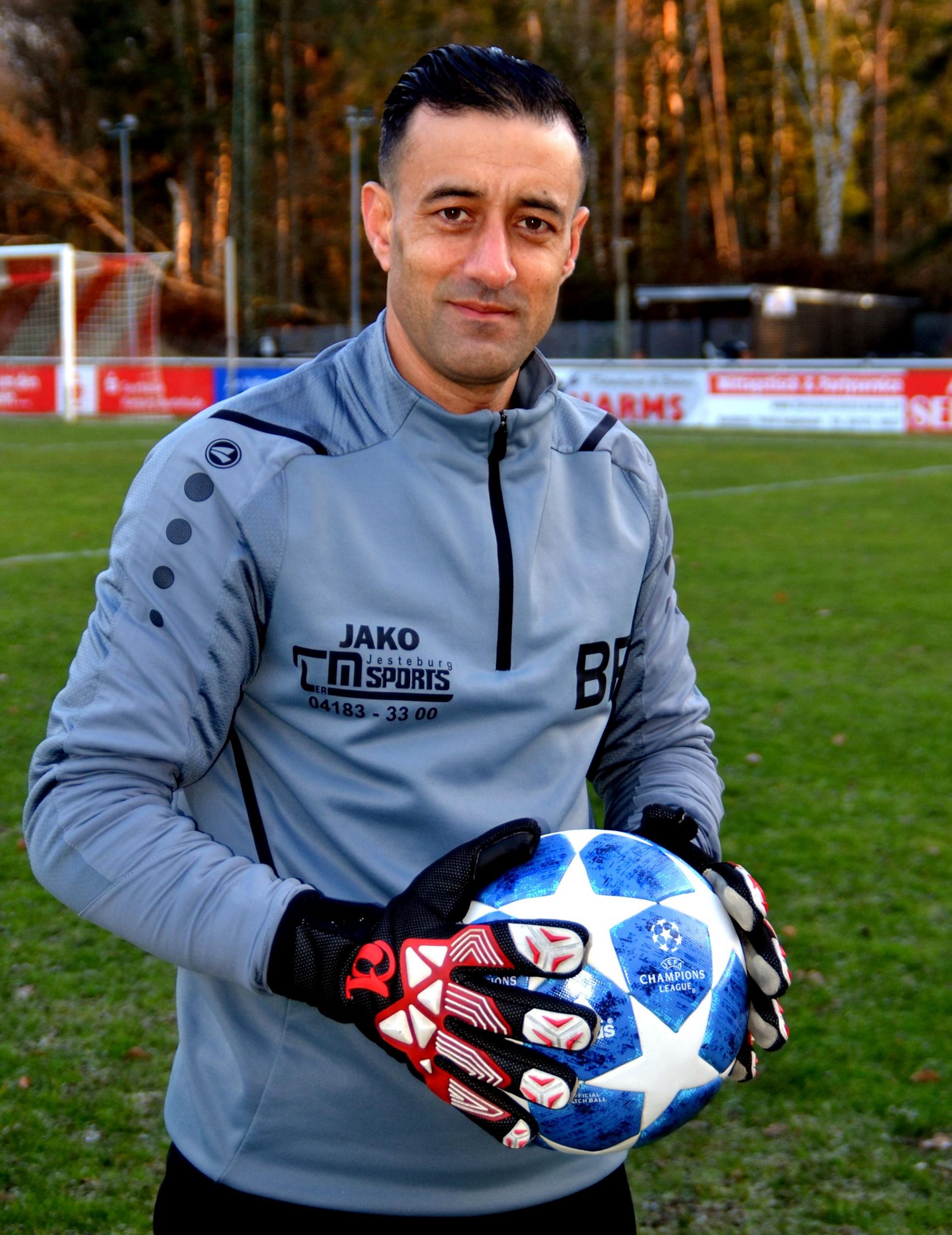 Baktasch Popal Torwart-Trainer